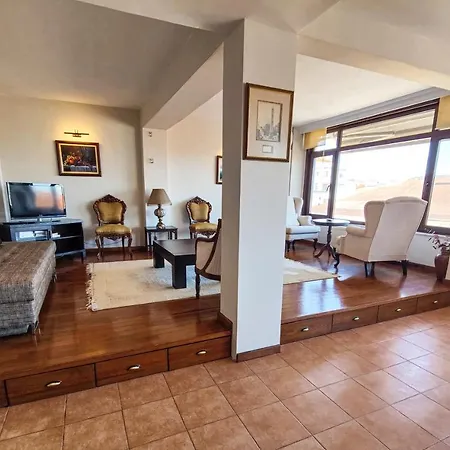 Large Flat With Terrace Apartamento